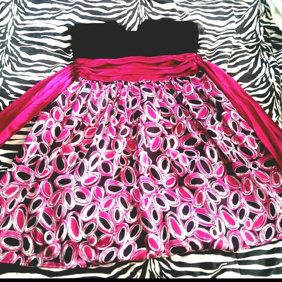 Dress - Picture 1 of 2