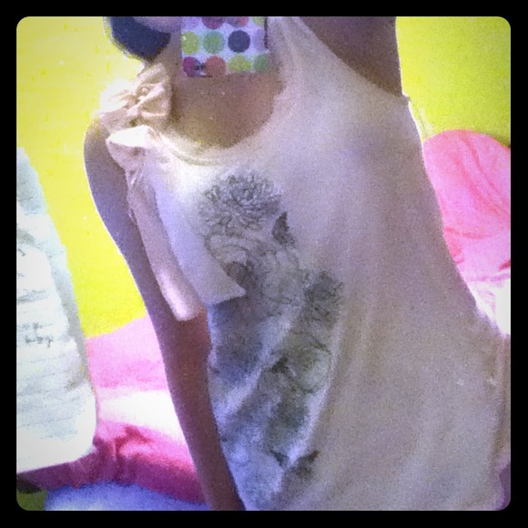 Cute sleeveless blouse with bows!