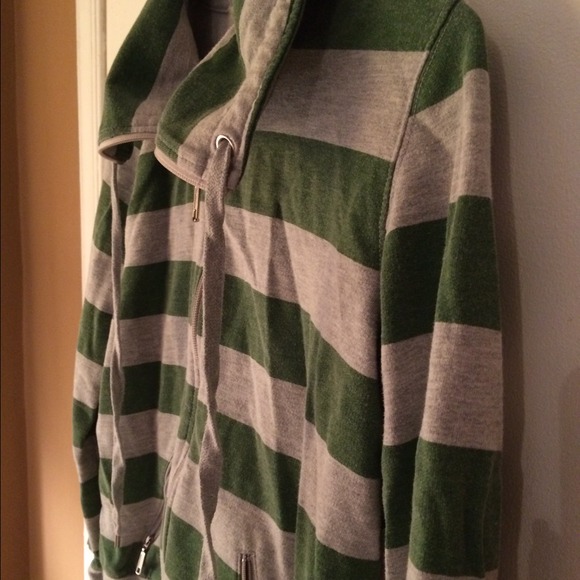 Green and gray sweatshirt⚡️SALE⚡️ - Picture 2 of 3