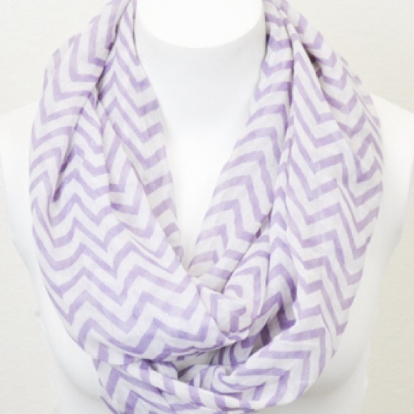 Chevron infinity scarf. Available in 2 colors - Picture 2 of 2