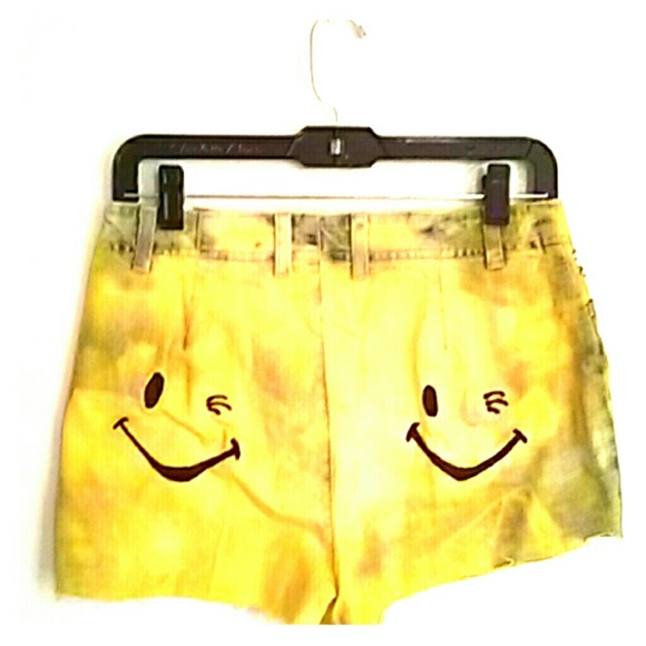 🎆SOLD TO @blurofashion🎆Grunge yellow shorts
