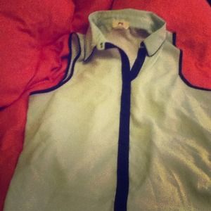 Mint sleeveless collared shirt with black piping