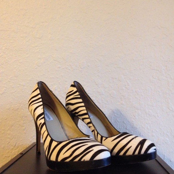 SOLD  🎉HOST PICK🎉 walk on the wild side! - Picture 4 of 4