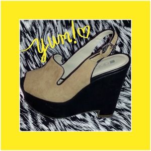 LAST CHANCE!   Very Cute Peep-toe Wedge!