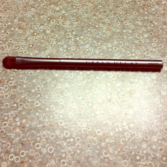 Urban decay shadow brush