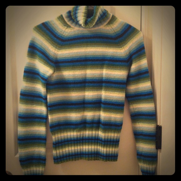 Super cute, stretchy, striped sweater