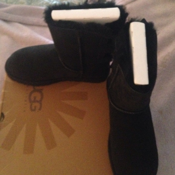 SOLD SOLD.  BRAND NEW UGG BLACK BAILEY BOW UGGS