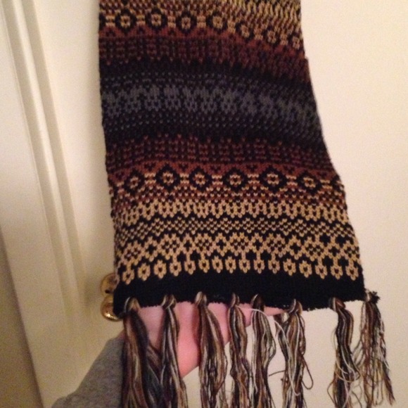 🔴SOLD🔴Scarf - Picture 2 of 4