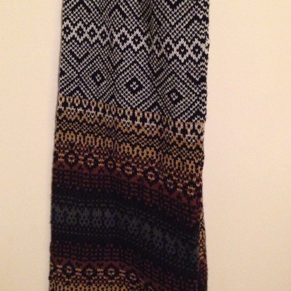 🔴SOLD🔴Scarf - Picture 3 of 4