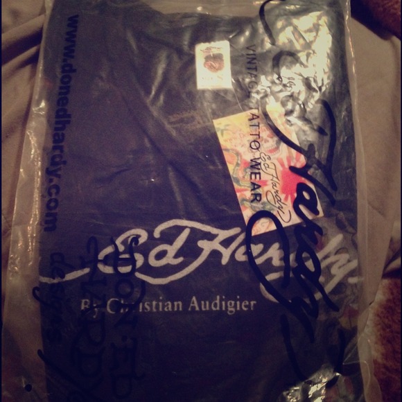 Ed Hardy tee .