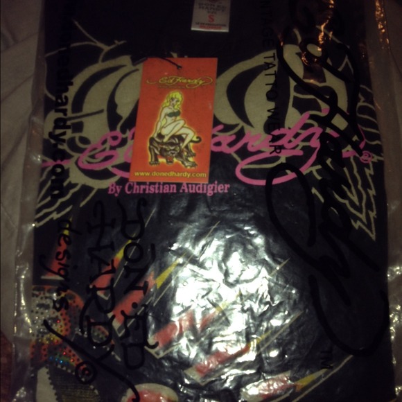 Ed Hardy tee .