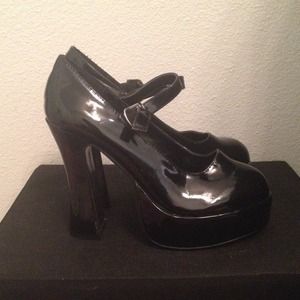 Patent platform heels