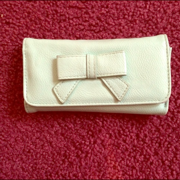 Mint green bow wallet!