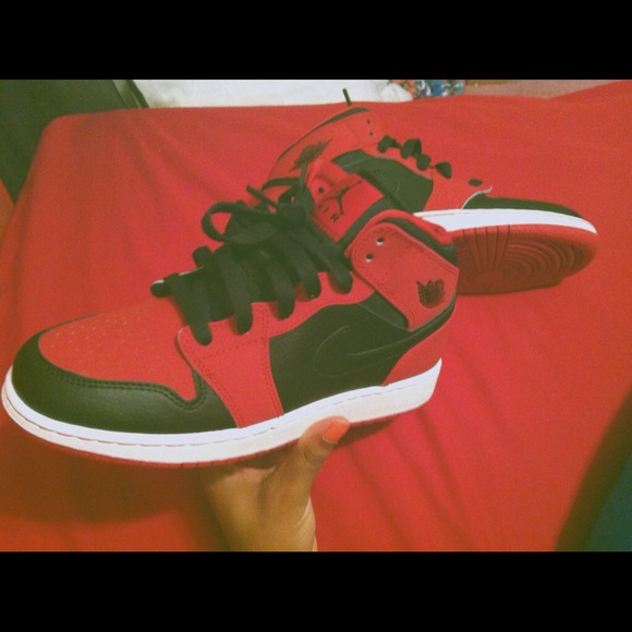 Jordan mid 1s BG