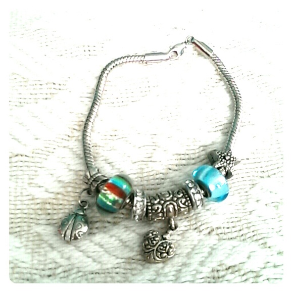 Charm braclet - Picture 1 of 1
