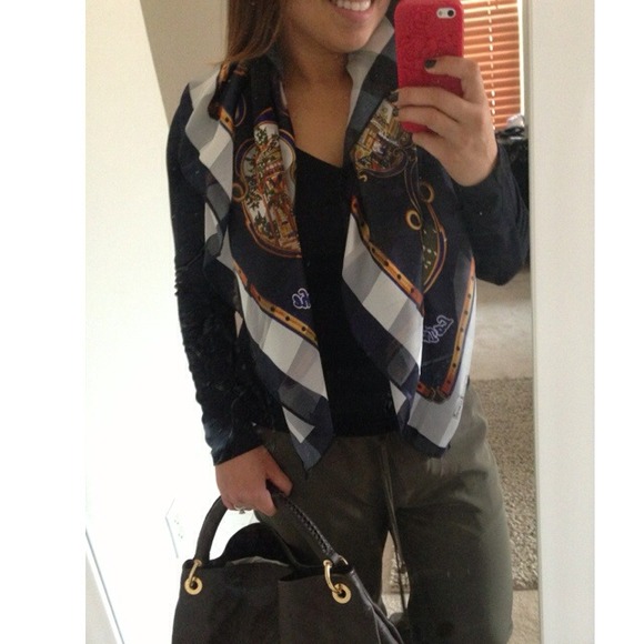 ❌BUNDLED❌NWOT: Chic Parisian Scarf - Picture 2 of 4