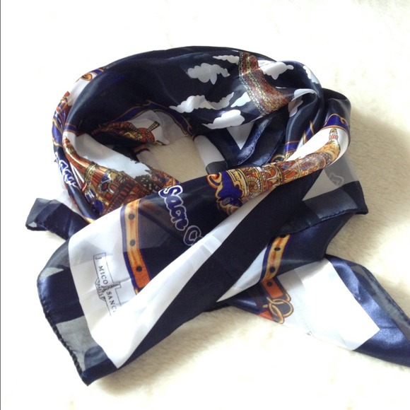 ❌BUNDLED❌NWOT: Chic Parisian Scarf - Picture 4 of 4