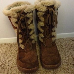Beige colored winter boots!