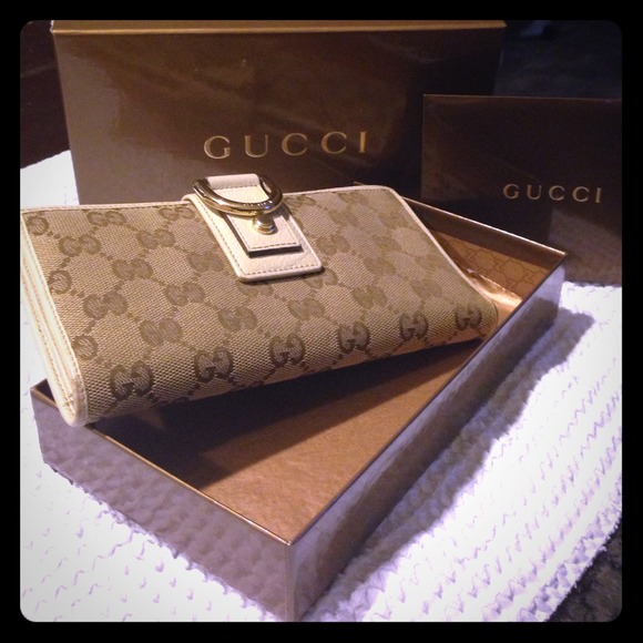 *SOLD*Authentic Gucci Bi fold large wallet