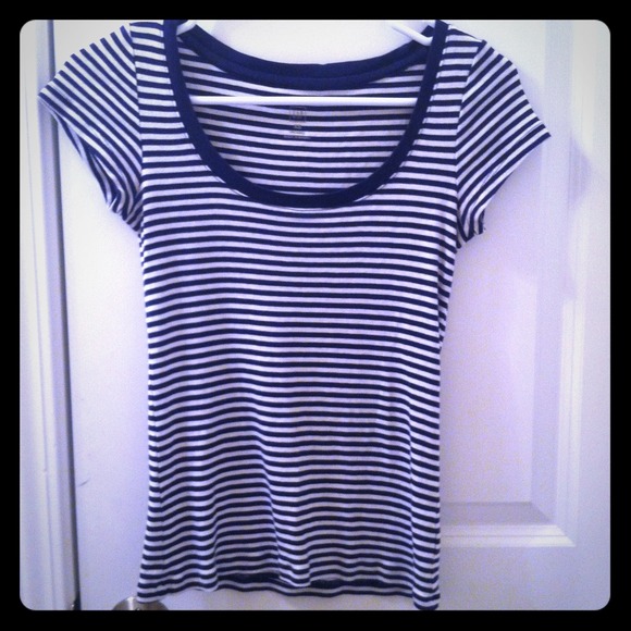 Scoop neck tee