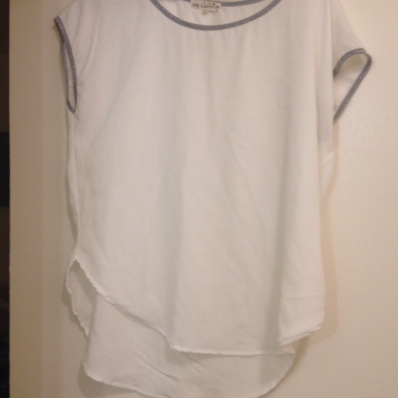 Medium white flowy short sleeve blouse. - Picture 1 of 2