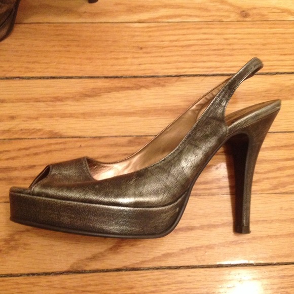 Size 7 Carlos sling back Grey metallic heels. - Picture 2 of 4