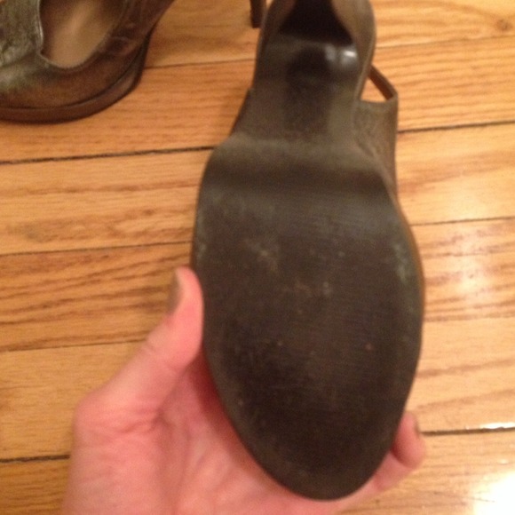Size 7 Carlos sling back Grey metallic heels. - Picture 4 of 4