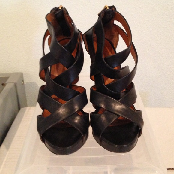 SOLD******Pour La Victoire wedge sandals. Size 7.5