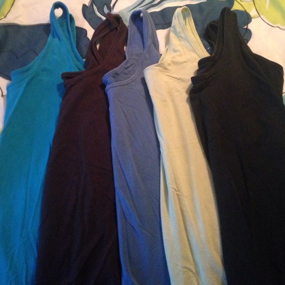 Tank tops. Bundle of 5