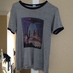 Brandy Melville UFO Tshirt !