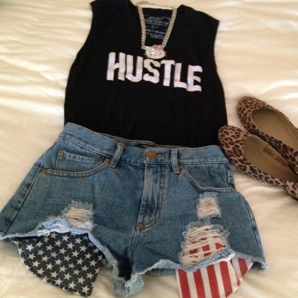 🚫SOLD IN BUNDLE🚫Riot Society "Hustle" Tee