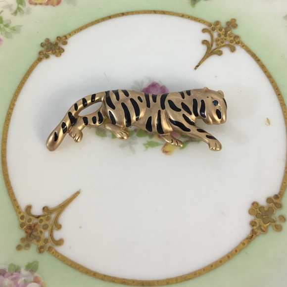 Vintage Jewelry - 🎉HP 2/21🎉 Vintage Tiger Pin
