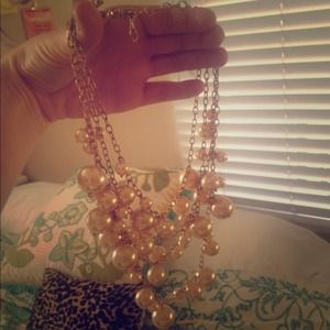 Chunky pearl necklace