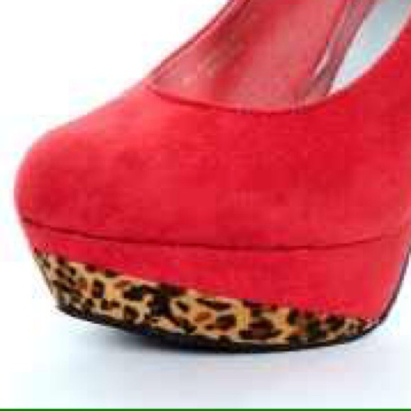 Cute red and leopard print pump multiple sizes ! - Picture 3 of 3