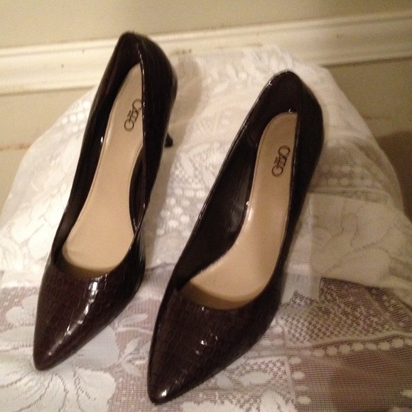 Shoes - Beautiful brown crocodile look shoes sz 9w