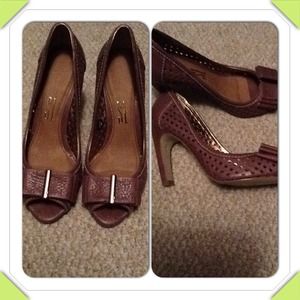 Funky lilac peep toe pumps