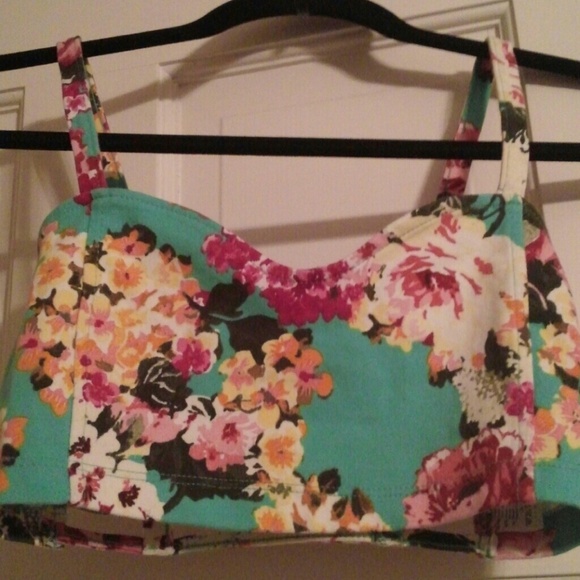 🌻Traded 🌻Brandy Melville floral chiyo top