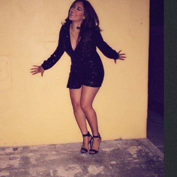 Sequenced wrap dress 💋