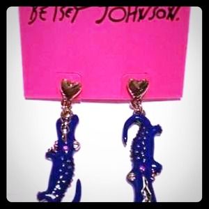 ⚡️SALE ⚡️Betsey Johnson Alligator Earrings
