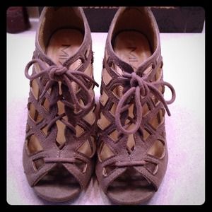 MIA Wedge