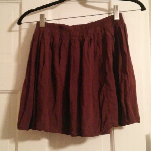 🌻 Traded 🌻Maroon Brandy Melville Luma skirt