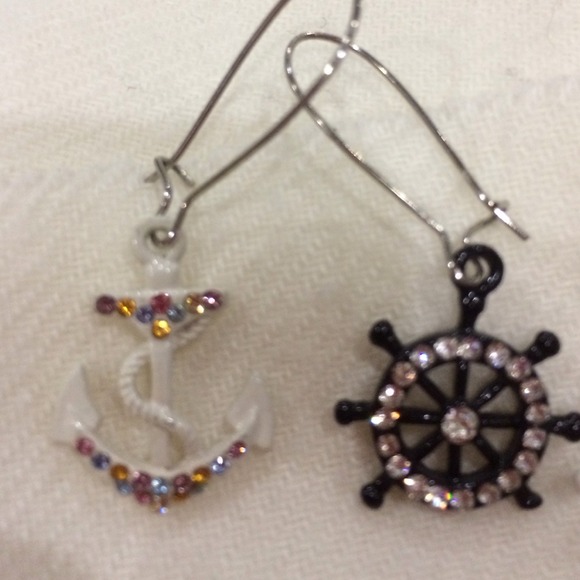 Earring ! - Picture 2 of 4