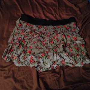 *sold in bundle* Torrid ruffled rose mini skirt!