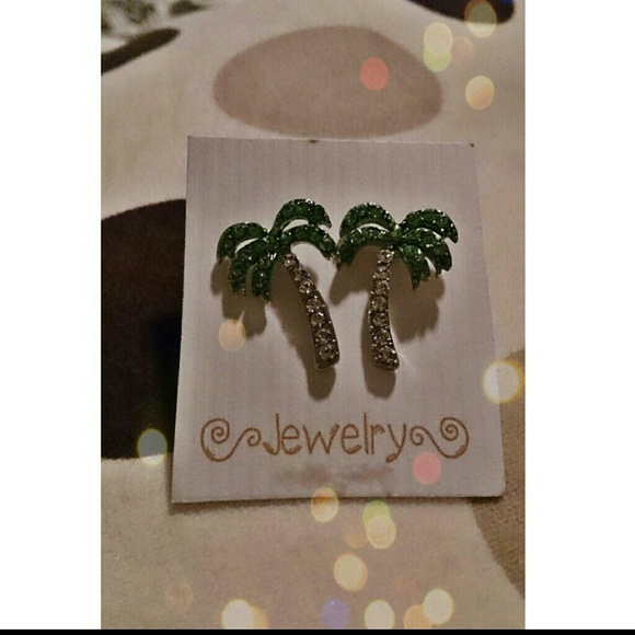 ~NEW~Palm tree earrings!