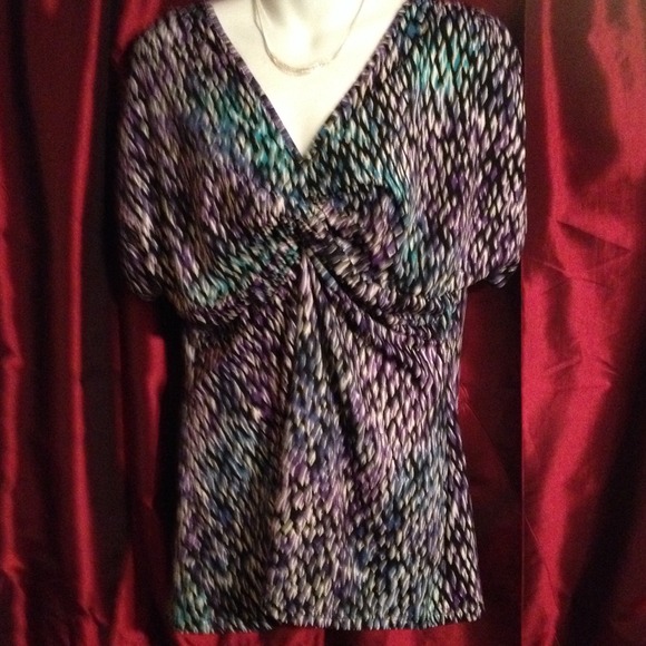 SOLD like new knot front top sz xl