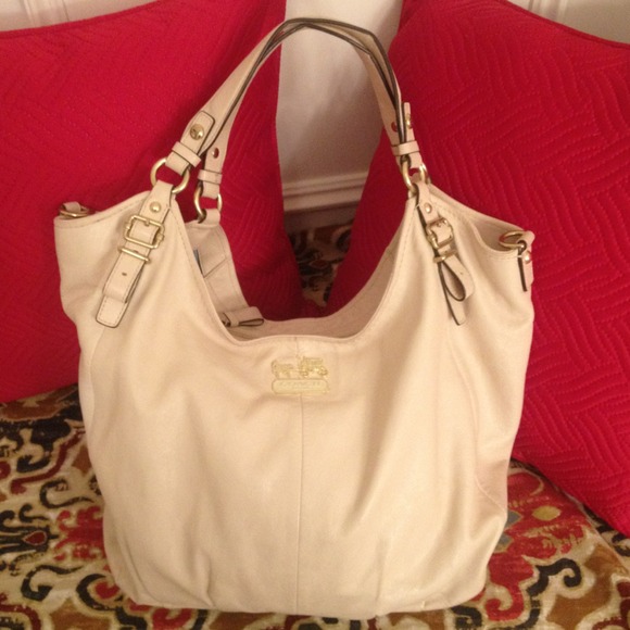REDUCED COACH bag in ivory