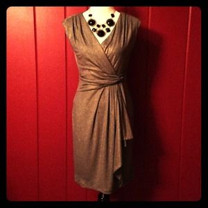 Ronni Nicole Dresses & Skirts - Perfect for Valentine's♥️Stunning grey-gold dress Ronni Nicole Dresses & Skirts - Perfect for Valentine's♥️Stunning grey-gold dress