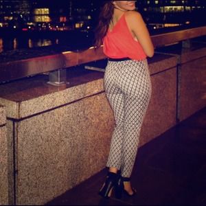 🚫🚫sold🚫🚫Nude & black printed pants