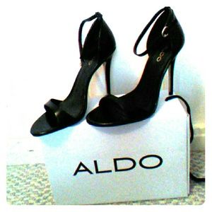 Black ALDO heels brand new!