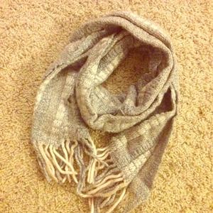 Gray knit scarf